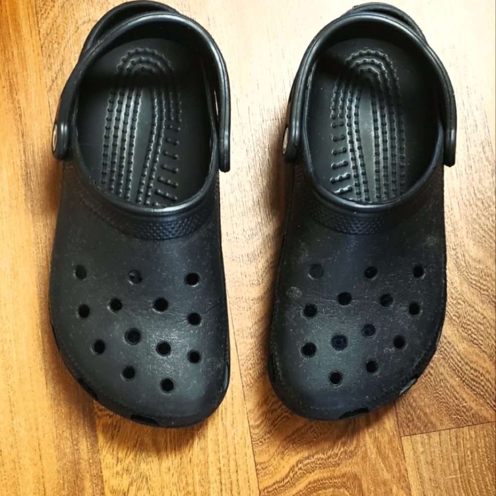 Black Crocs